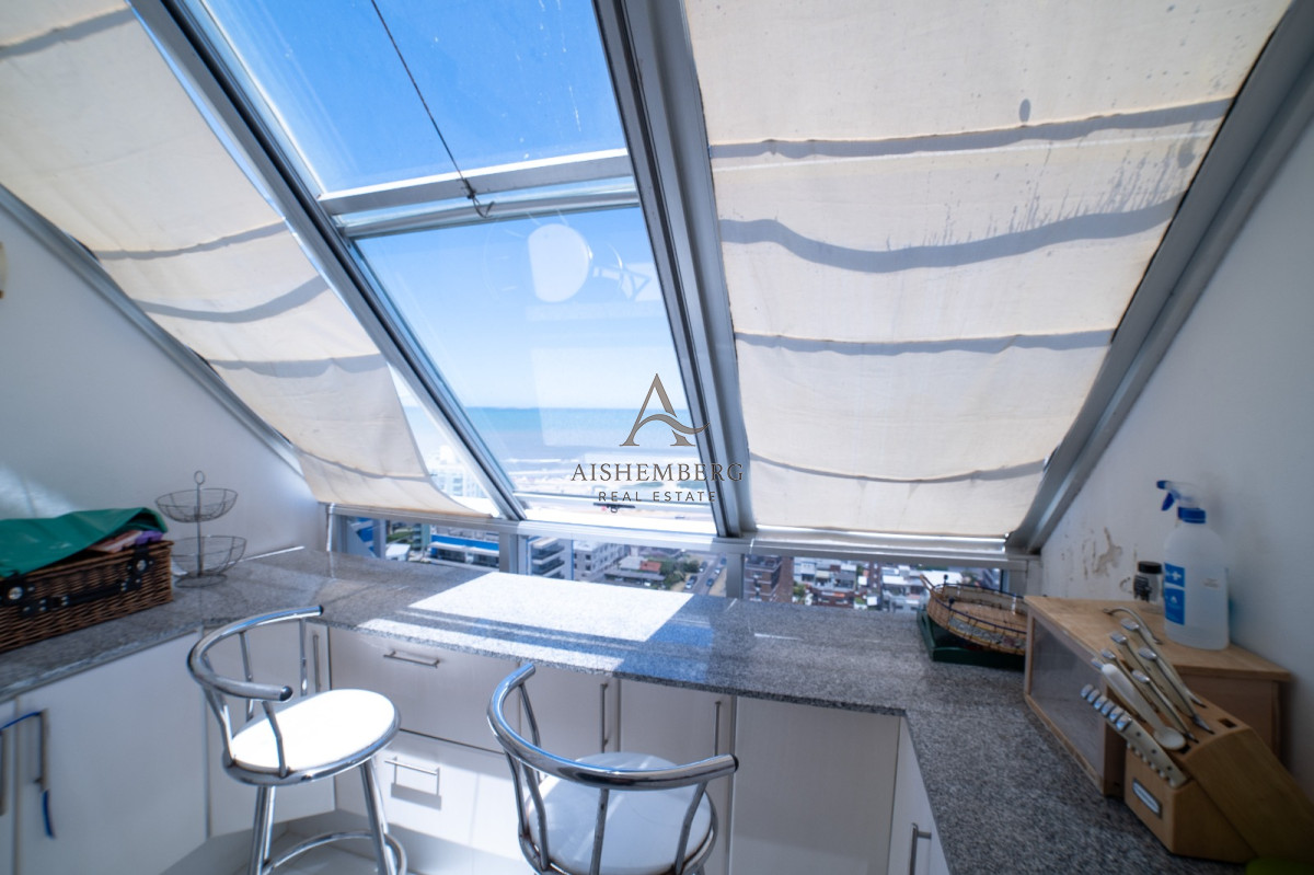 Apartamento ID.4957 - Venta, Penthouse, con 4 dormitorios + dep. servicio en Punta del este, terraza con vista panorámica 