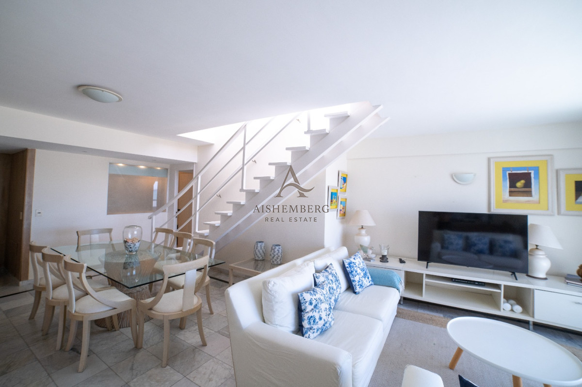 Apartamento ID.4957 - Venta, Penthouse, con 4 dormitorios + dep. servicio en Punta del este, terraza con vista panorámica 