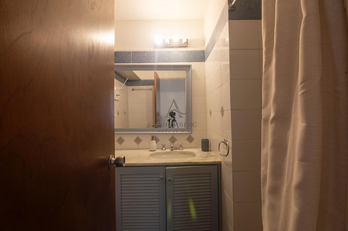 Apartamento ID.4993 - Alquiler de Verano, Apartamento de 4 dormitorios sobre Playa Brava.