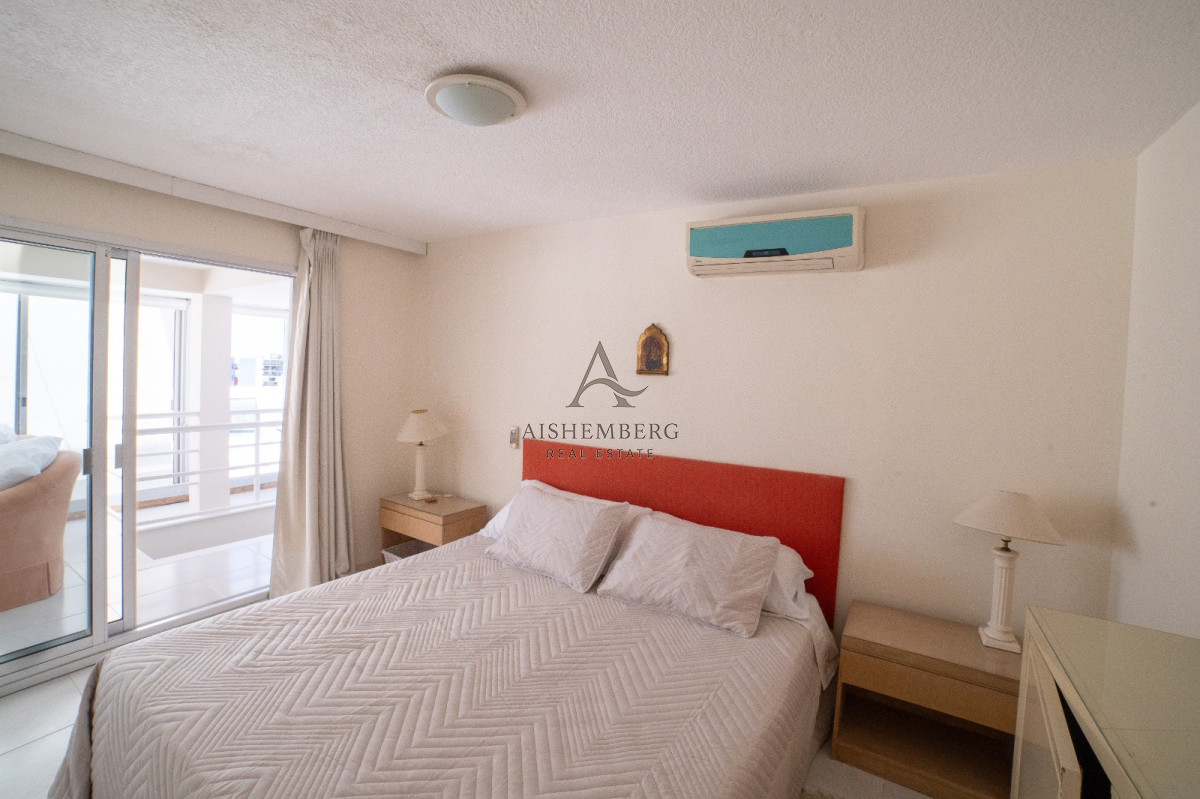 Apartamento ID.4957 - Venta, Penthouse, con 4 dormitorios + dep. servicio en Punta del este, terraza con vista panorámica 