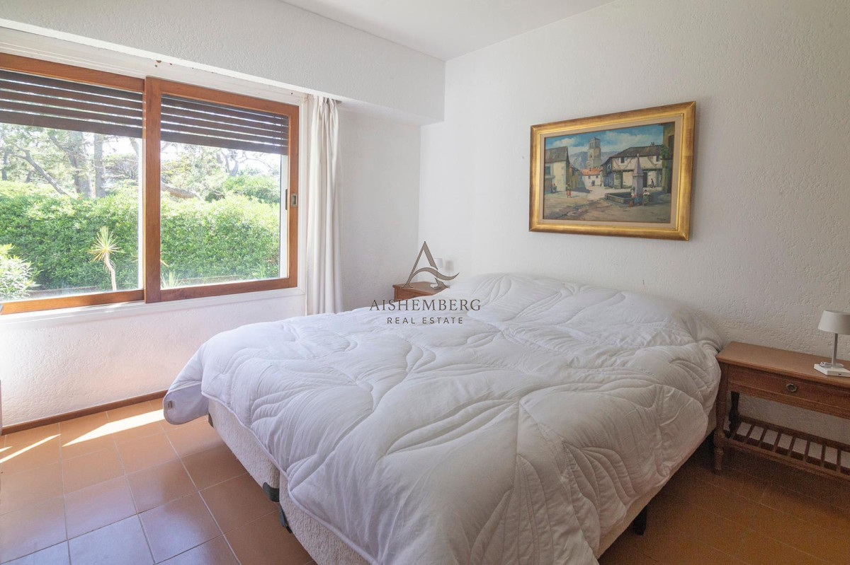 Apartamento ID.4993 - Alquiler de Verano, Apartamento de 4 dormitorios sobre Playa Brava.