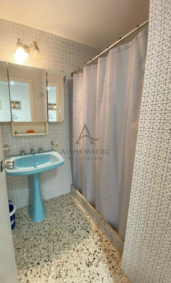 Apartamento ID.4901 - Venta de Apartamento de 1 dormitorio en Pinínsula de Punta del Este.