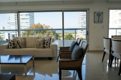 VENTA  DE APARTAMENTO 4 DORMITORIOS CON VISTA AL MAR 
