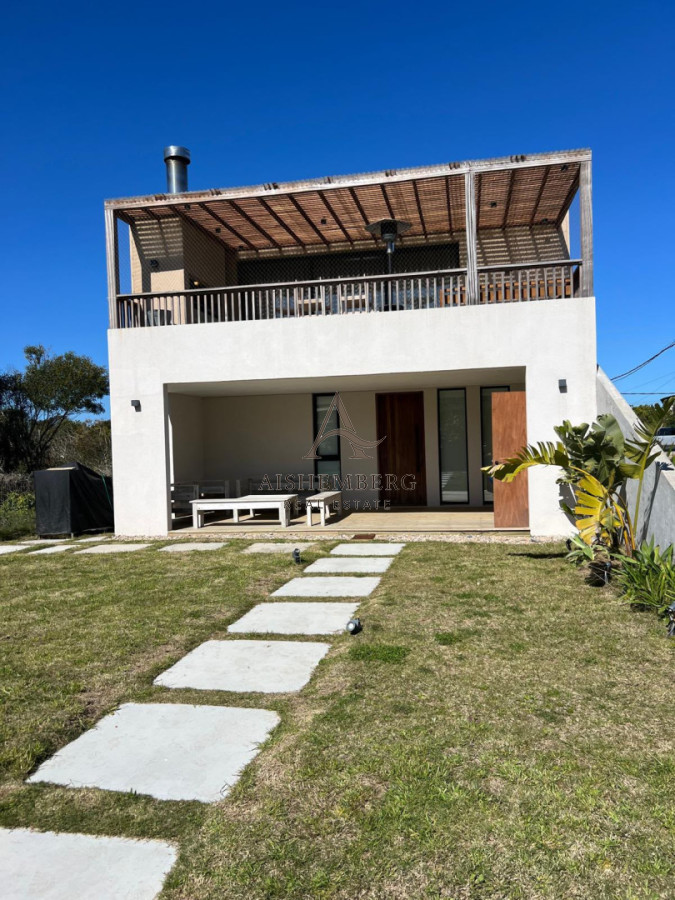 Casa ID.5765 - Alquiler temporario Casa de 3 dormitorios en el Chorro con vista al mar