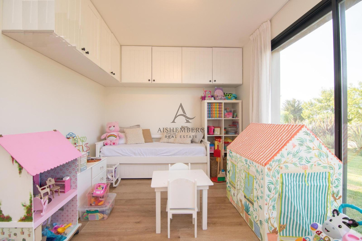Casa ID.5754 - Casa de diseño en Colinas de Carrasco 4 dormitorios, gran terreno y terraza con parrillero