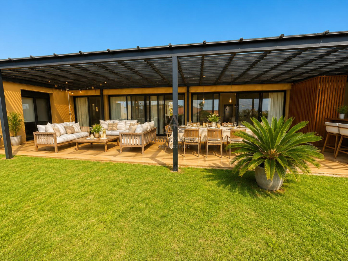Casa ID.5754 - Casa de diseño en Colinas de Carrasco 4 dormitorios, gran terreno y terraza con parrillero