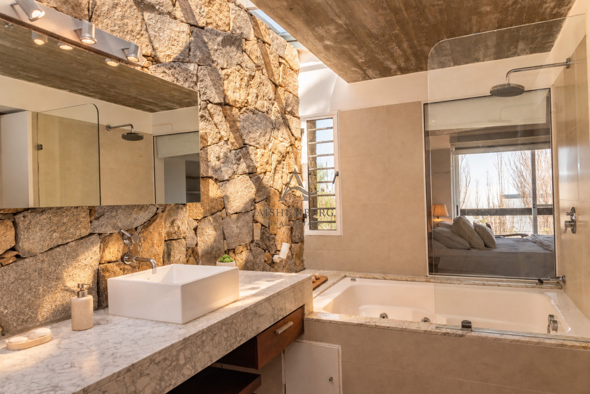 Casa ID.5750 - Exclusiva casa con piscina climatizada en Altos de Punta Piedras El Chorro