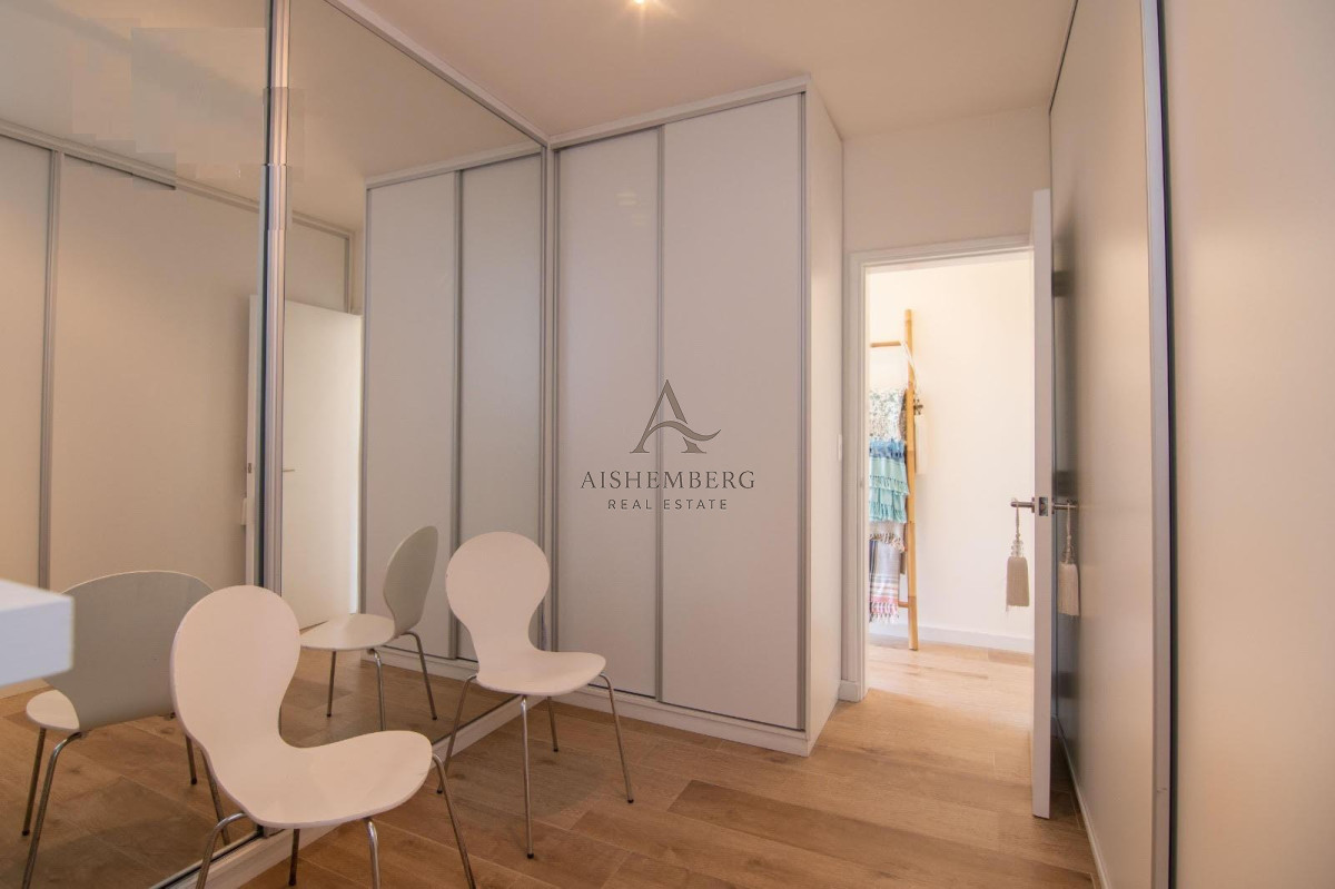 Casa ID.5754 - Casa de diseño en Colinas de Carrasco 4 dormitorios, gran terreno y terraza con parrillero