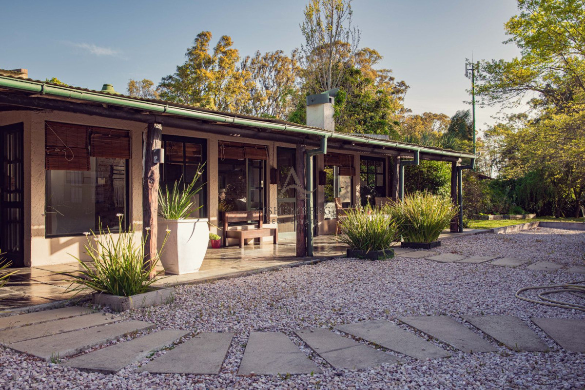 Casa ID.5049 - ALQUILER DE ESPECTACULAR CHACRA EN LA BARRA