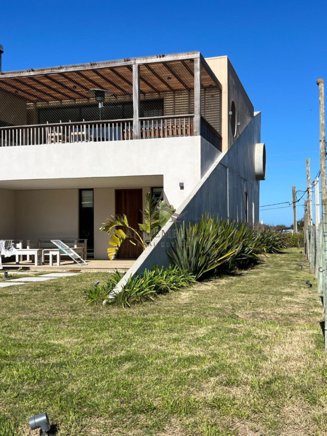 Casa ID.5765 - Alquiler temporario Casa de 3 dormitorios en el Chorro con vista al mar