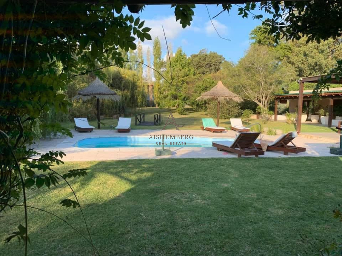 Casa ID.5049 - ALQUILER DE ESPECTACULAR CHACRA EN LA BARRA