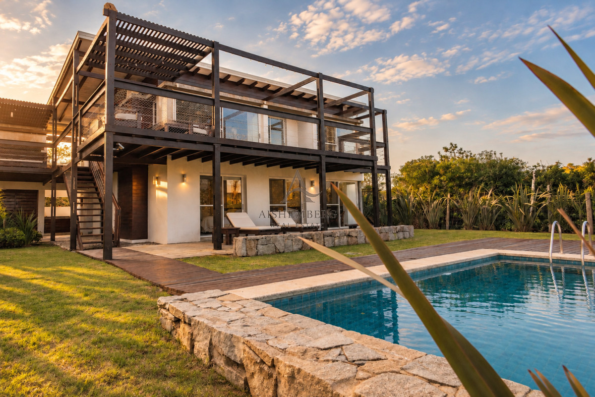 Casa ID.5750 - Exclusiva casa con piscina climatizada en Altos de Punta Piedras El Chorro