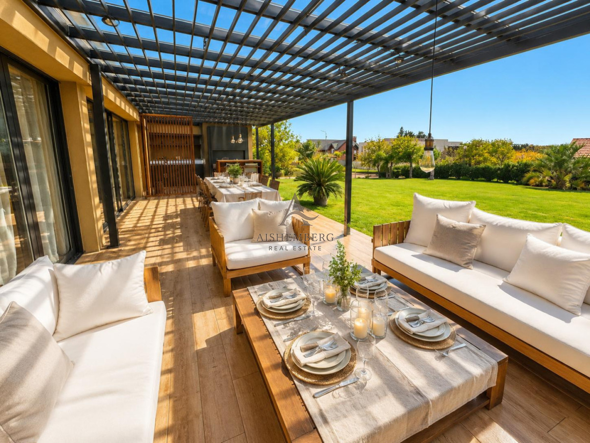 Casa ID.5754 - Casa de diseño en Colinas de Carrasco 4 dormitorios, gran terreno y terraza con parrillero