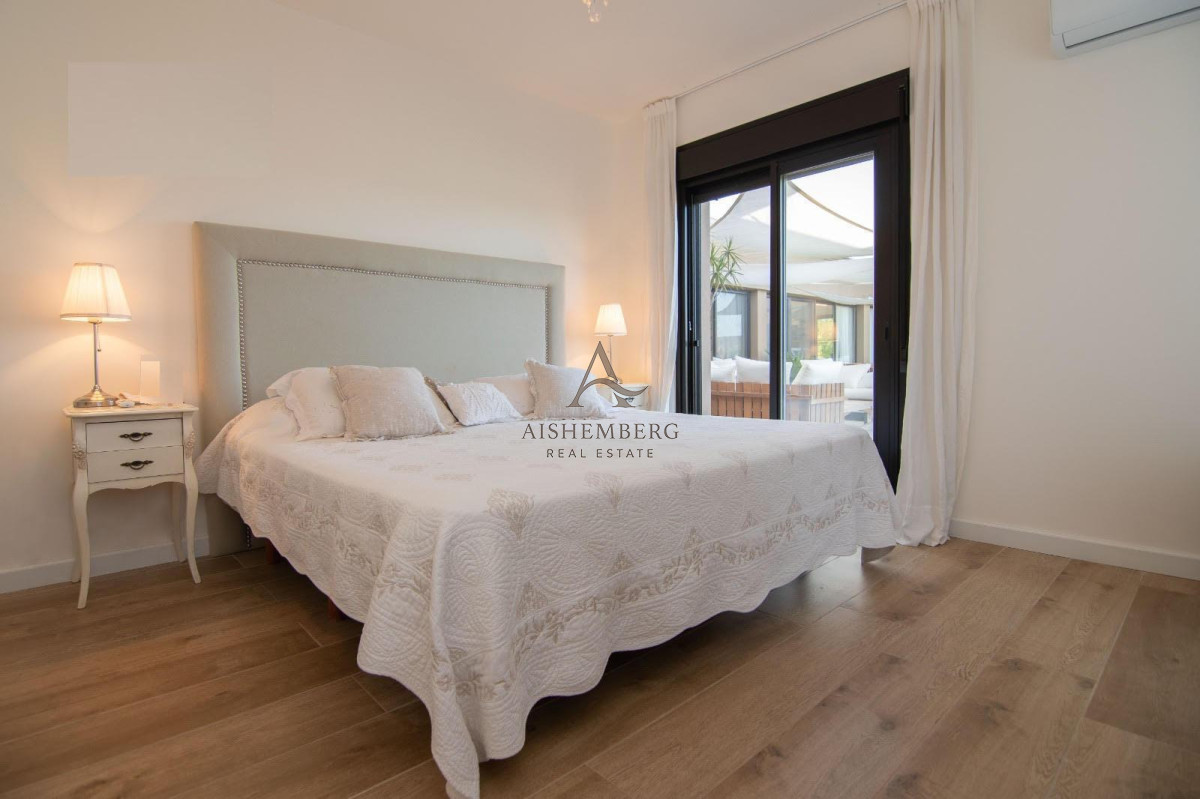 Casa ID.5754 - Casa de diseño en Colinas de Carrasco 4 dormitorios, gran terreno y terraza con parrillero