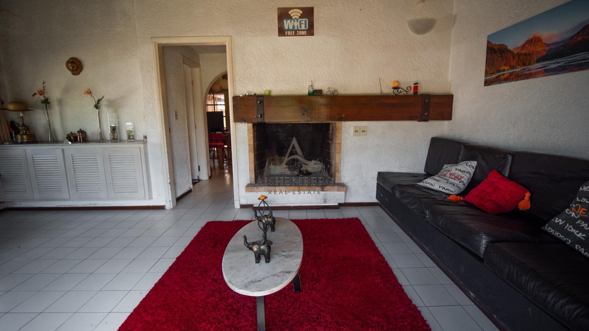 Casa ID.5602 - CASA EN ALQUILER ANUAL 3 DORMITORIOS PLAYA MANSA