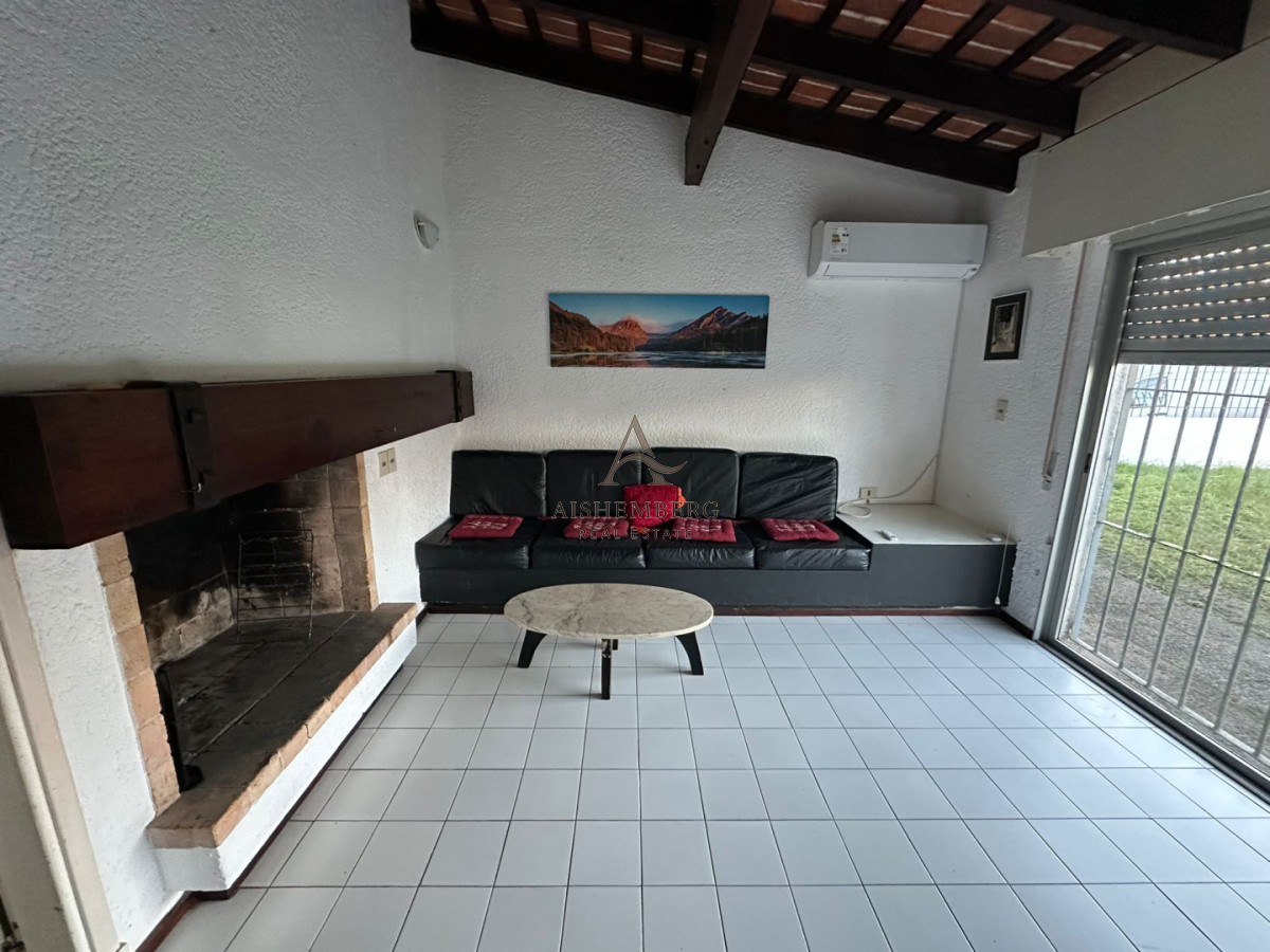 Casa ID.5602 - CASA EN ALQUILER ANUAL 3 DORMITORIOS PLAYA MANSA