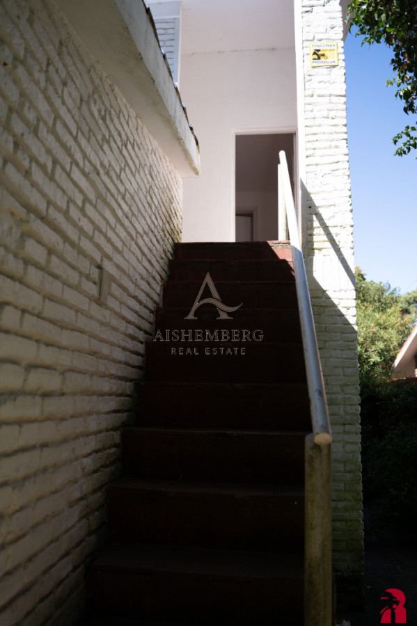 Casa ID.5308 - Venta de casa de 4 dormitorios + dep. en Cantegril, Punta del Este