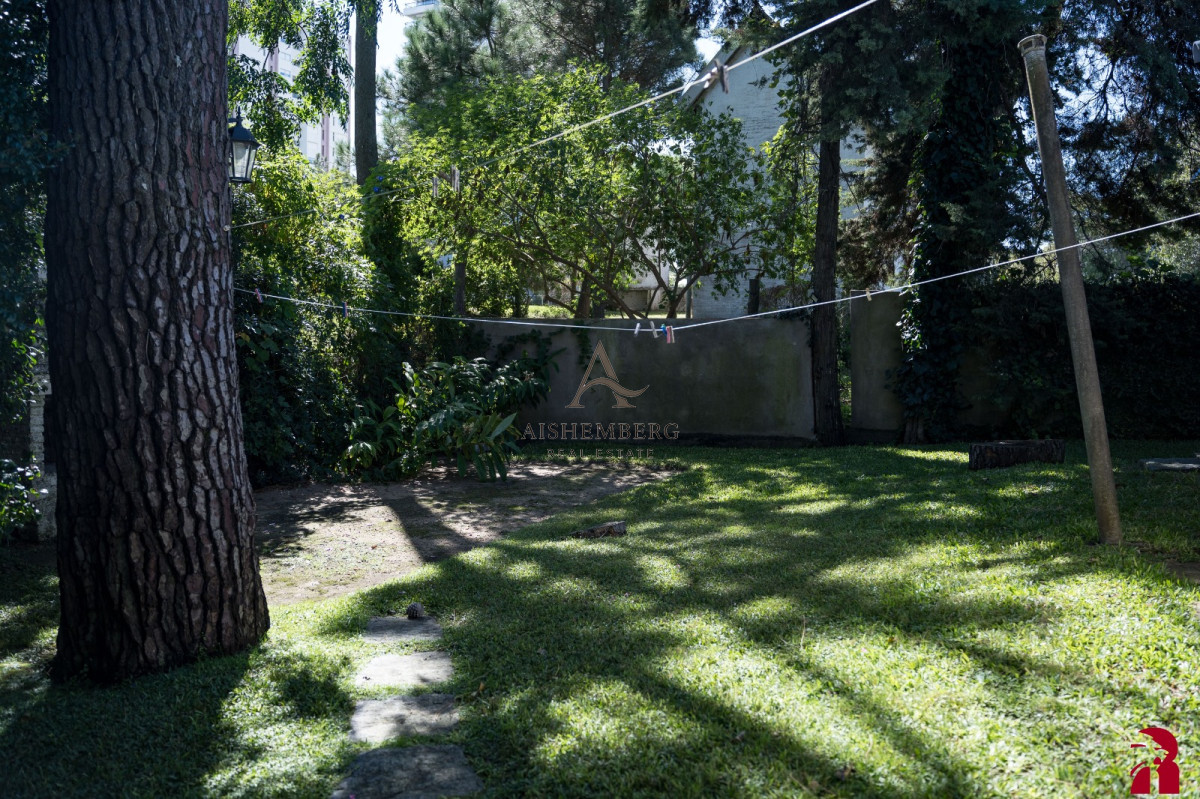 Casa ID.5308 - Venta de casa de 4 dormitorios + dep. en Cantegril, Punta del Este