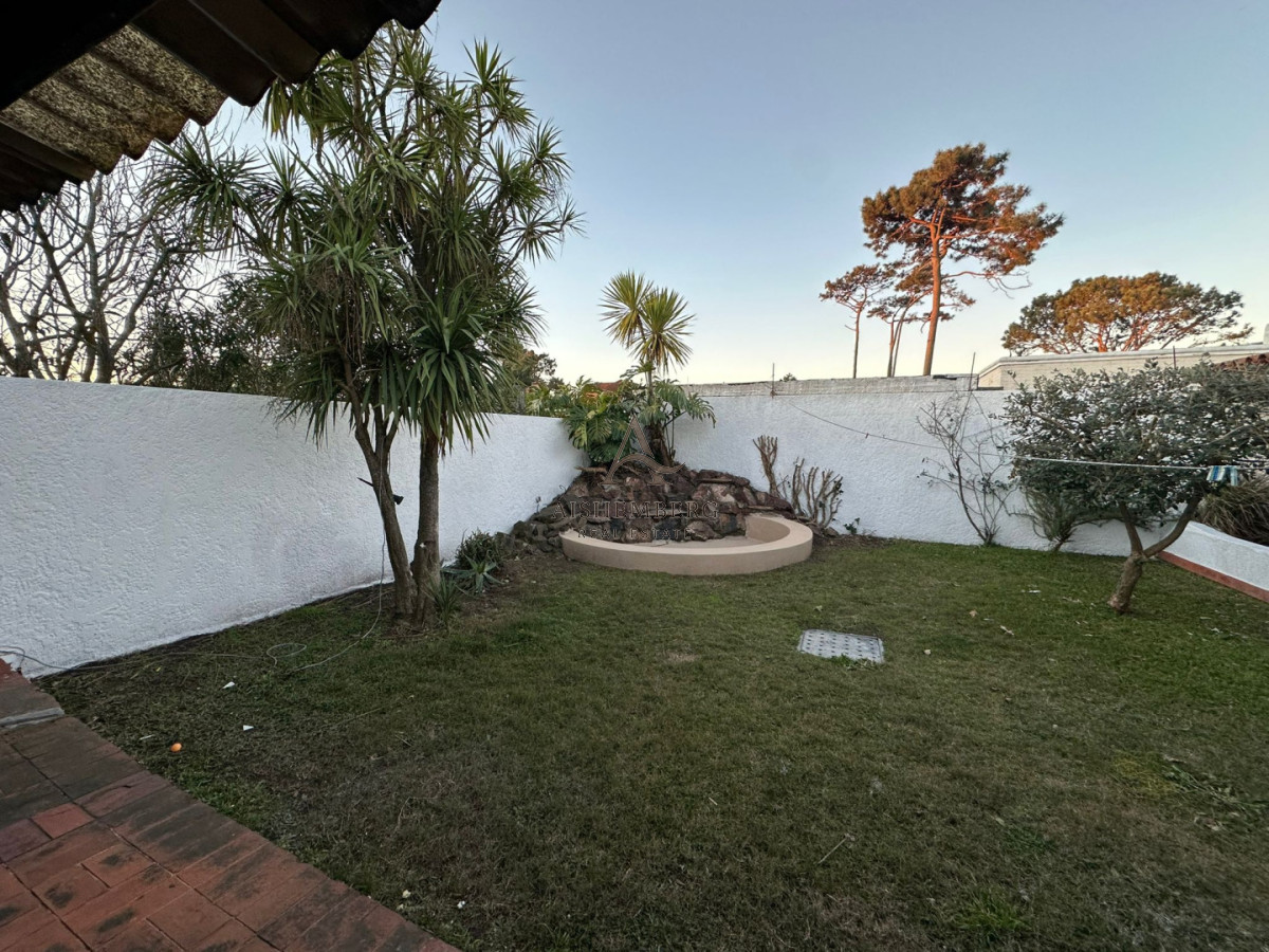 Casa ID.5602 - CASA EN ALQUILER ANUAL 3 DORMITORIOS PLAYA MANSA