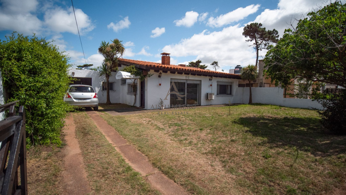 Casa ID.5602 - CASA EN ALQUILER ANUAL 3 DORMITORIOS PLAYA MANSA