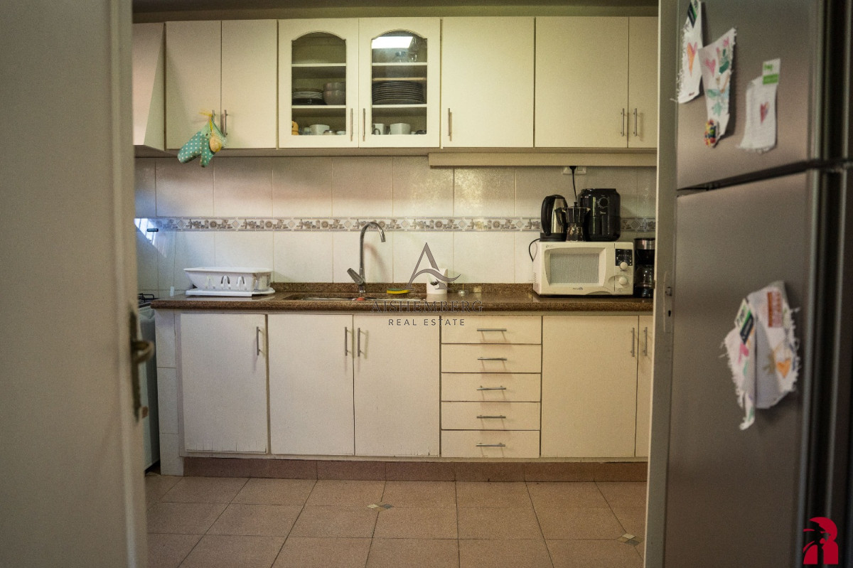 Casa ID.5308 - Venta de casa de 4 dormitorios + dep. en Cantegril, Punta del Este
