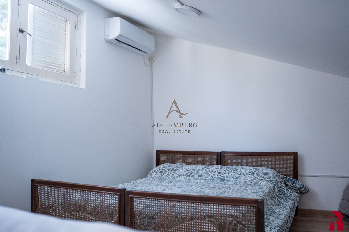 Casa ID.5308 - Venta de casa de 4 dormitorios + dep. en Cantegril, Punta del Este