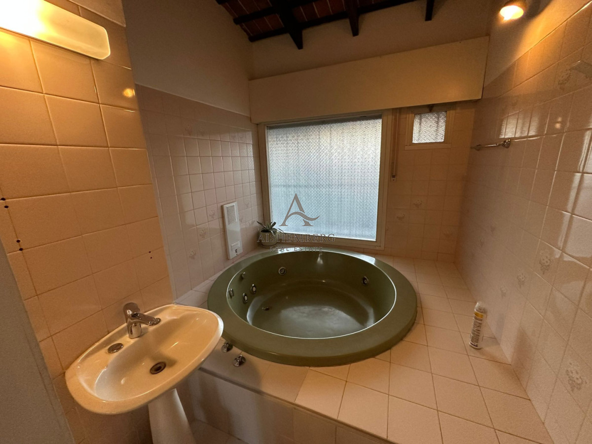 Casa ID.5602 - CASA EN ALQUILER ANUAL 3 DORMITORIOS PLAYA MANSA