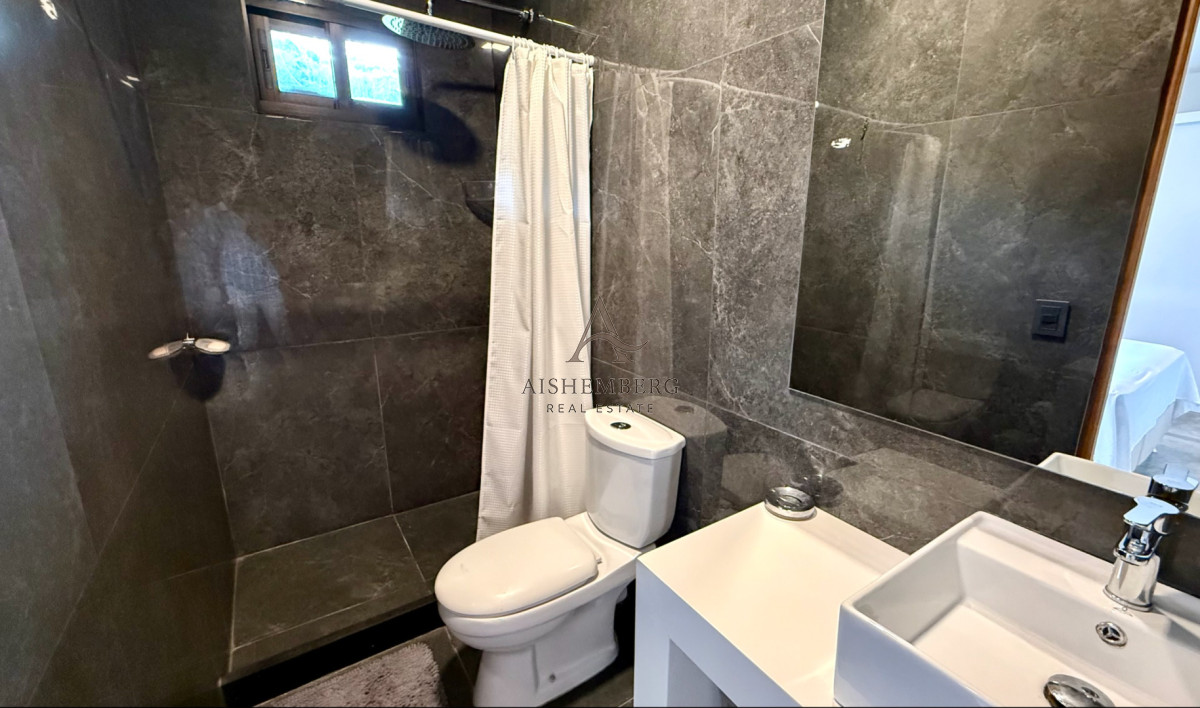 Casa ID.5601 - VENTA CASA 4000m DE TERRENO DE BOSQUE PUNTA BALLENA SOLANAS