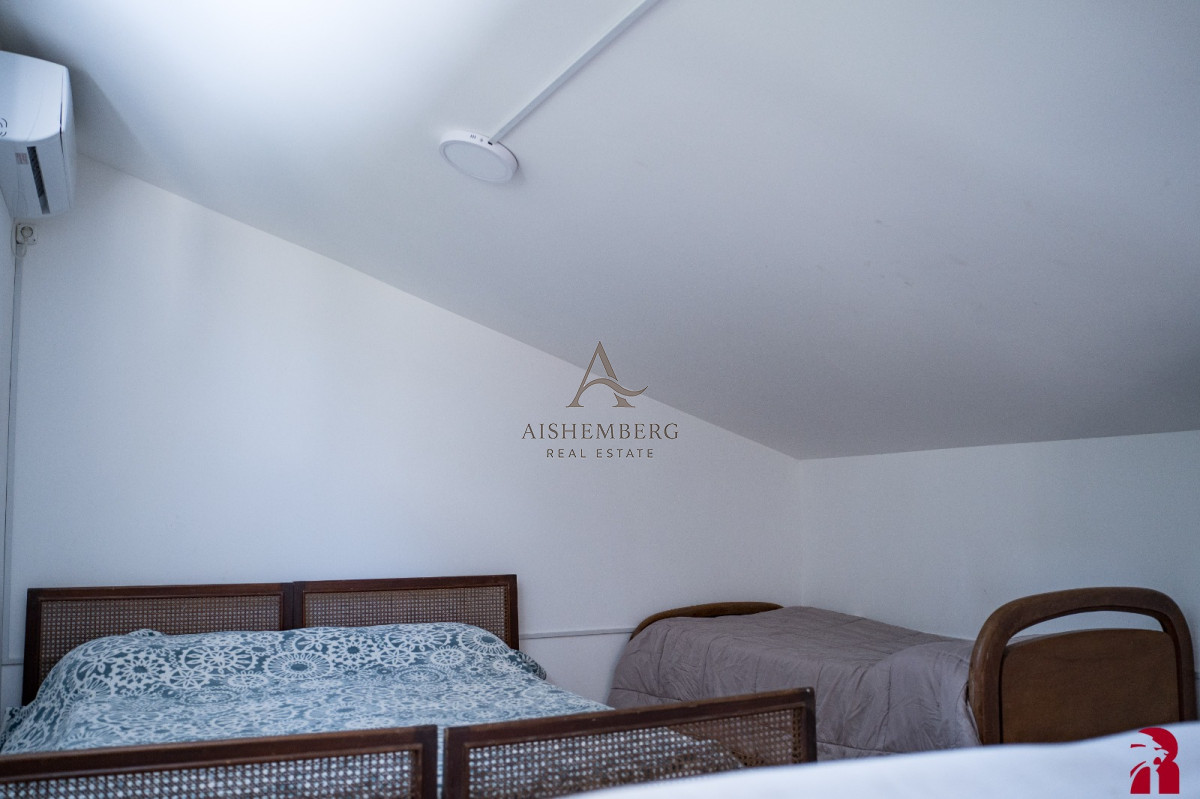 Casa ID.5308 - Venta de casa de 4 dormitorios + dep. en Cantegril, Punta del Este