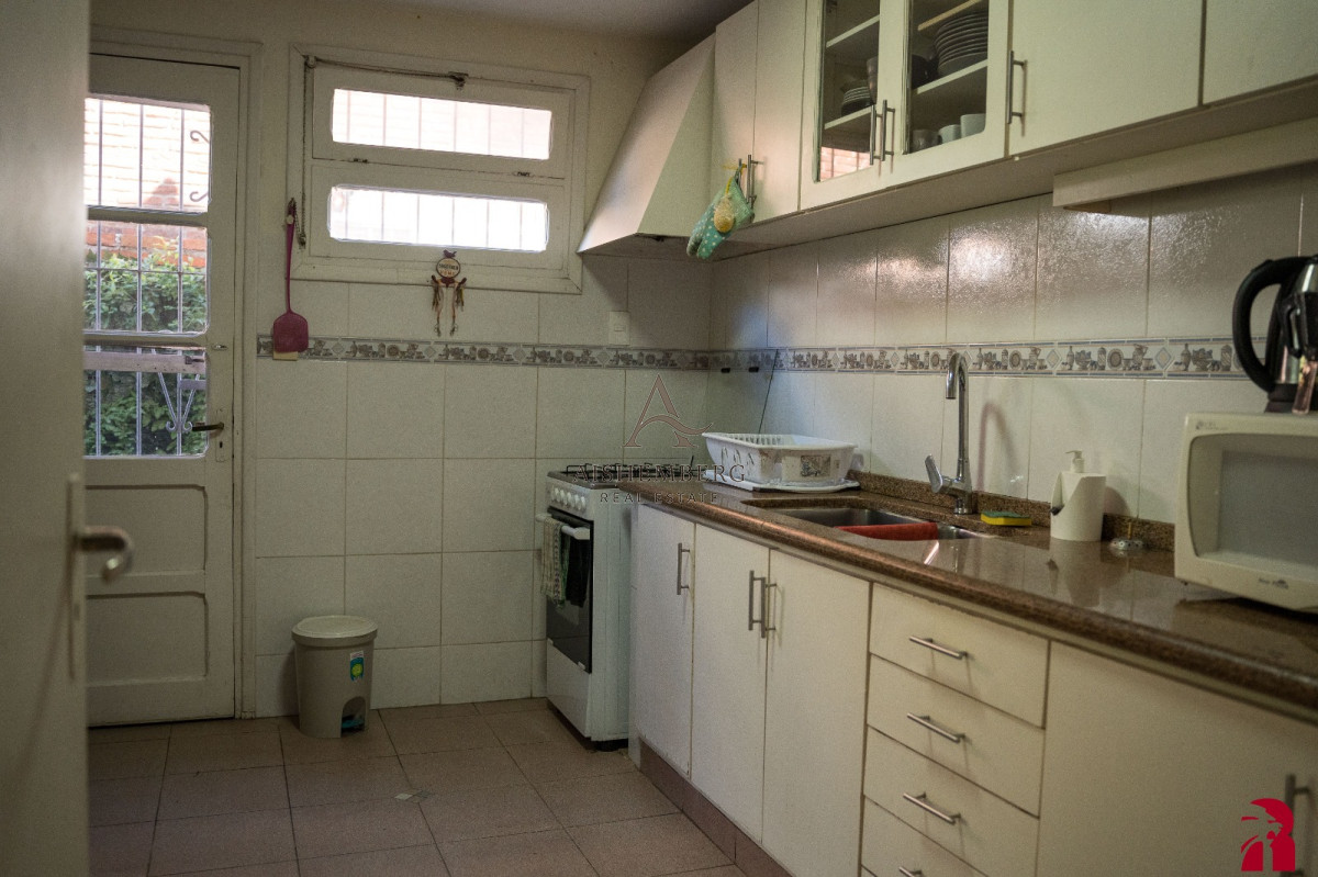 Casa ID.5308 - Venta de casa de 4 dormitorios + dep. en Cantegril, Punta del Este