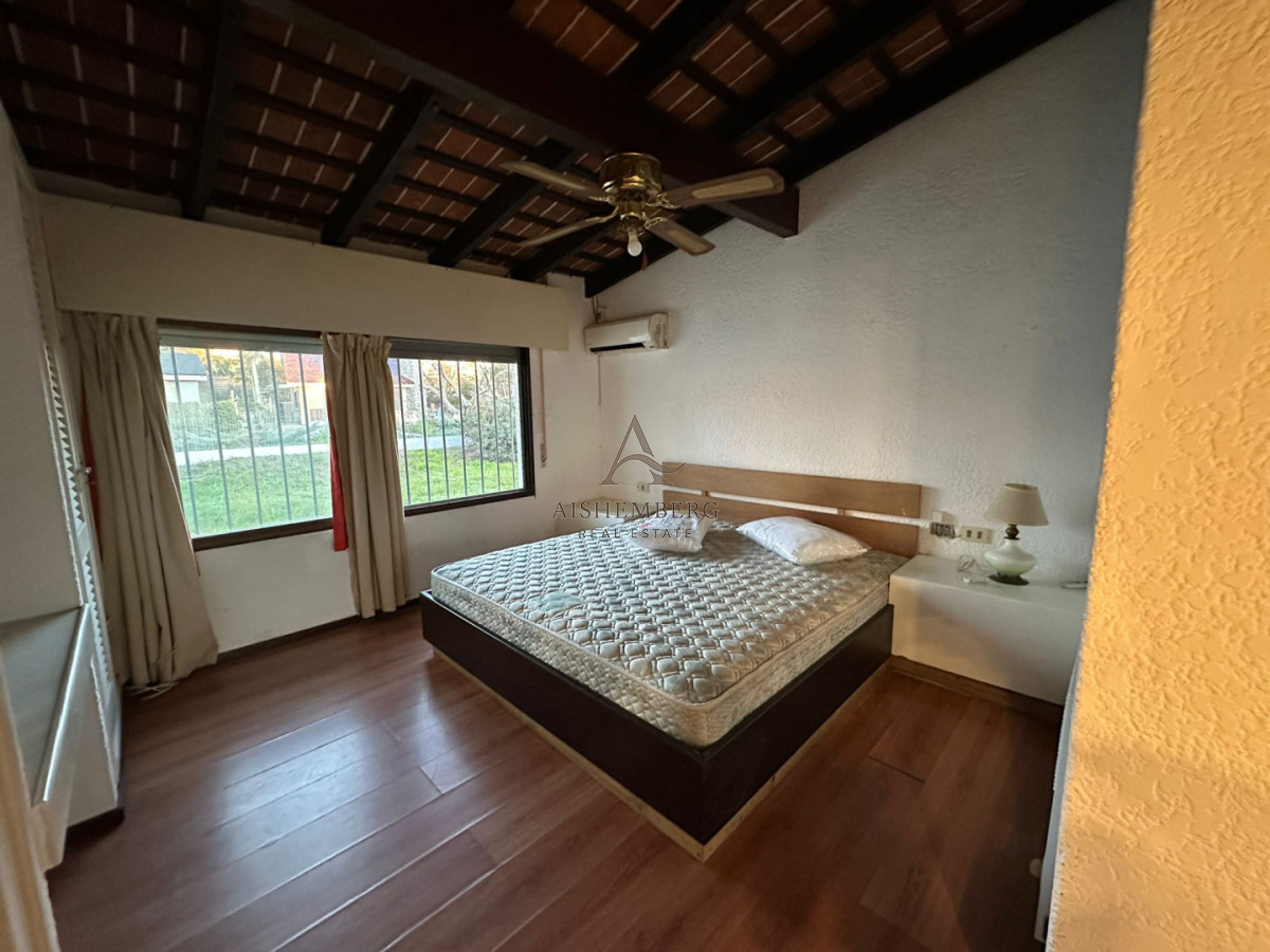 Casa ID.5602 - CASA EN ALQUILER ANUAL 3 DORMITORIOS PLAYA MANSA