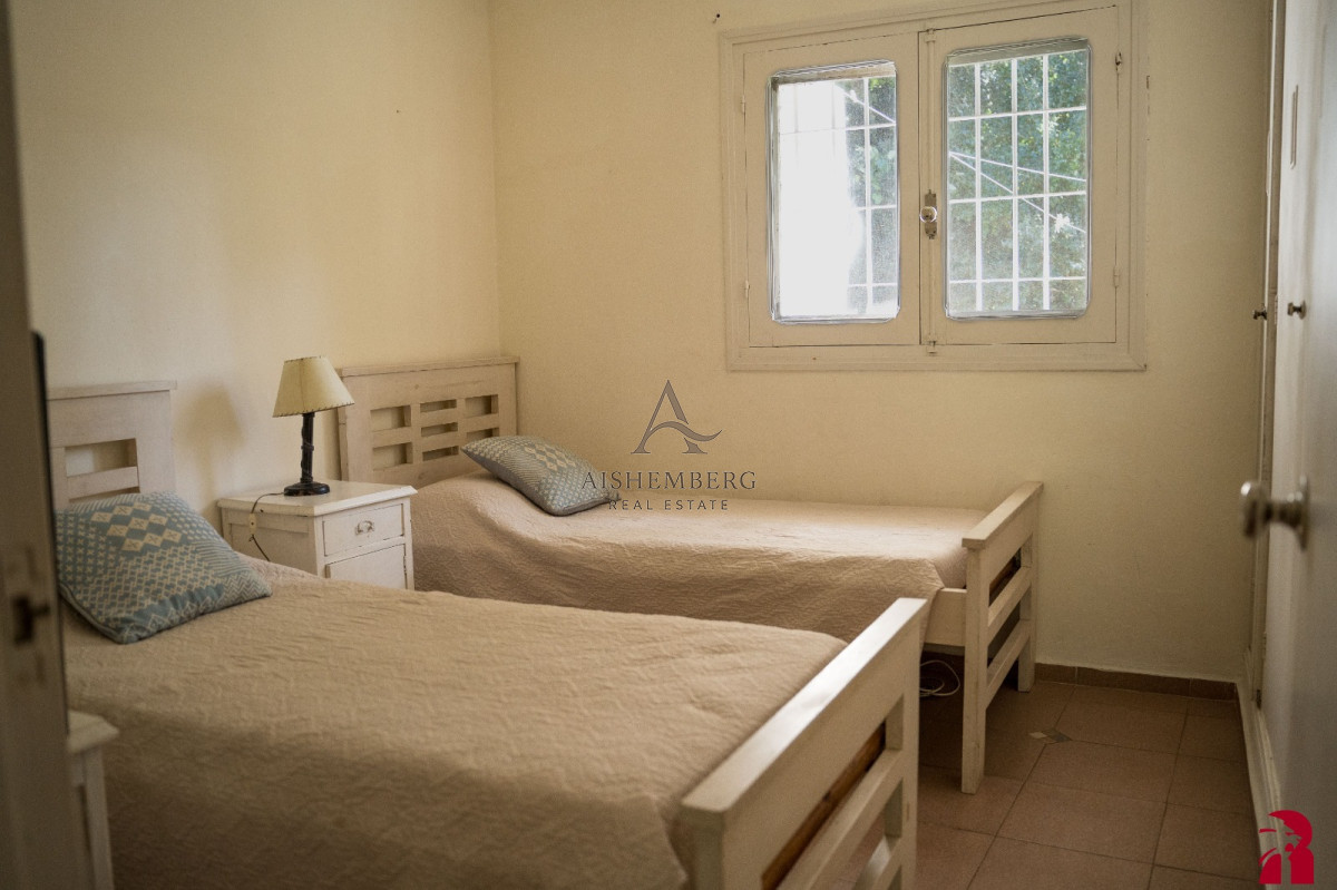 Casa ID.5308 - Venta de casa de 4 dormitorios + dep. en Cantegril, Punta del Este