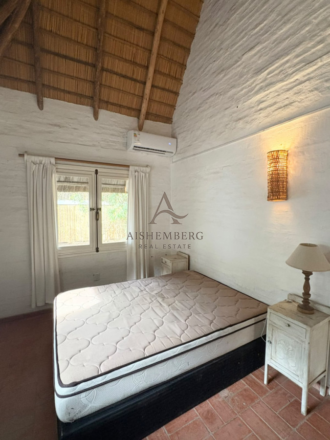 Casa ID.5614 - VENTA CASA TECHO QUINCHO TRADICIONAL EN EL TESORO