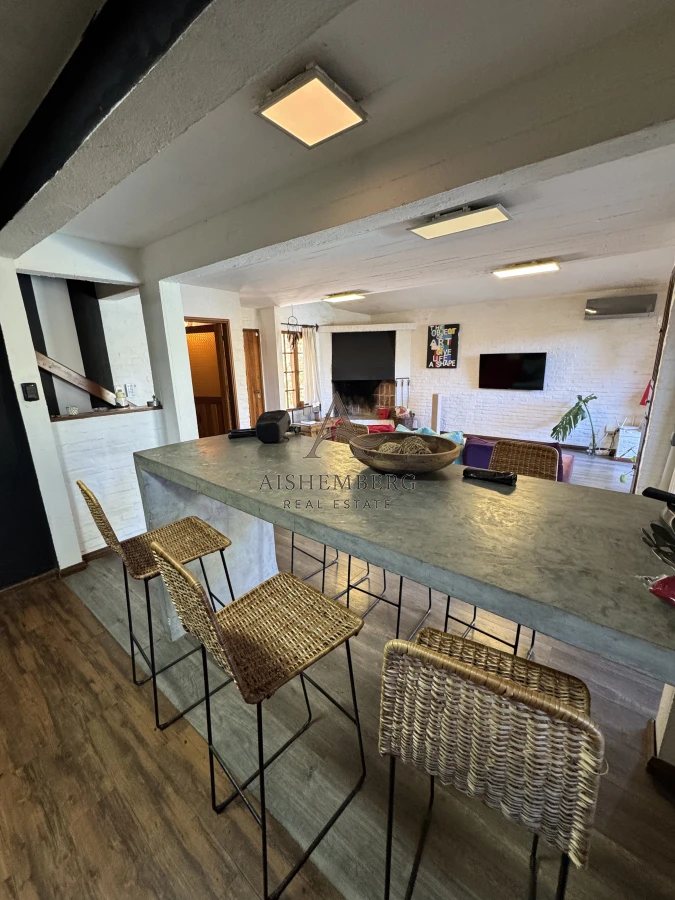 Casa ID.4964 - Venta, Casa de 4 dormitorios en Playa Mansa, con piscina y parrillero