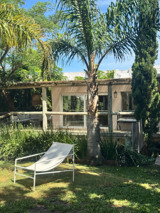 Casa en Montoya - La Barra, a pasos del mar