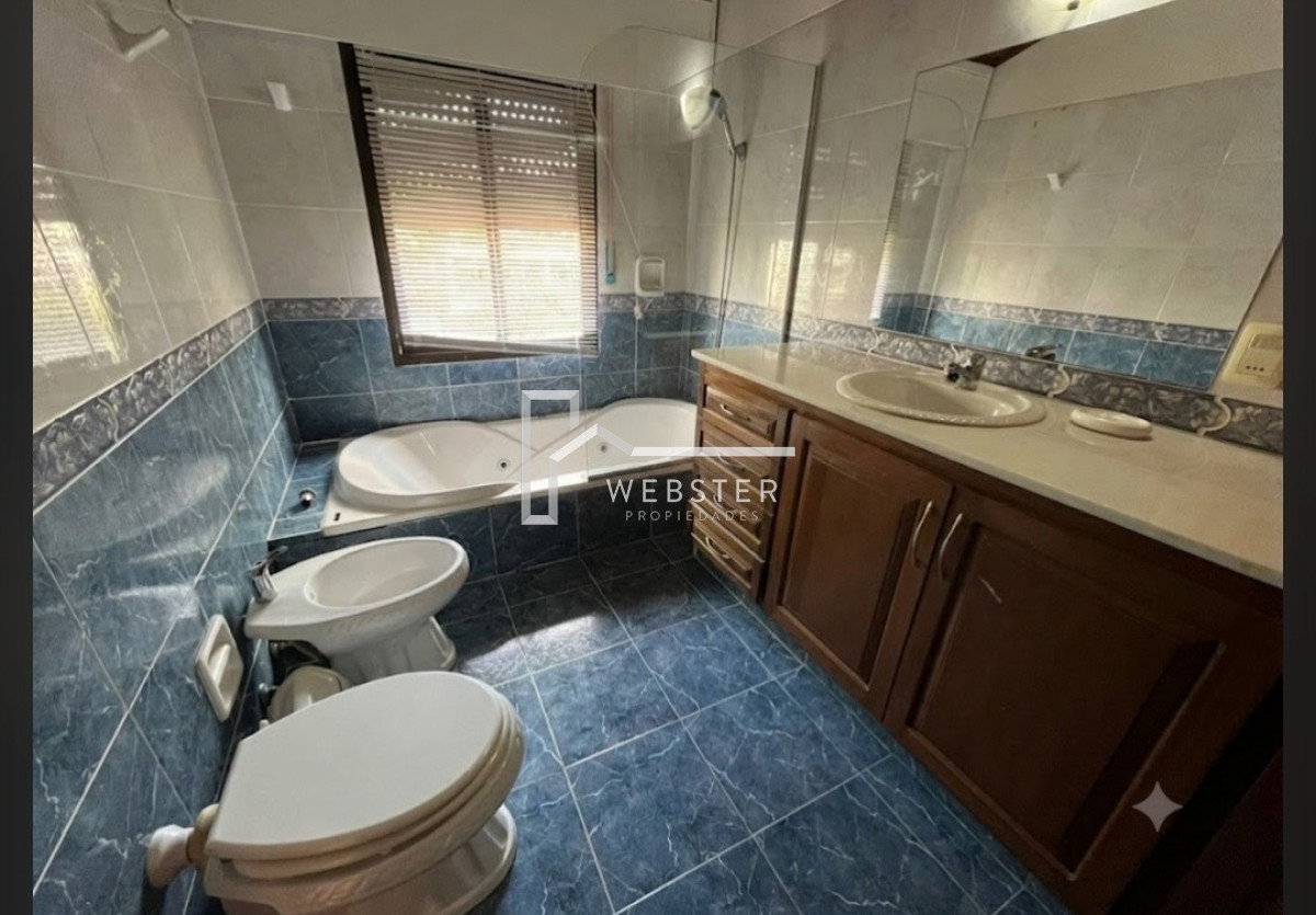 Casa ID.2962 - Casa en alquiler anual a solo 100 metros de Playa Brava de 4 dormitorios 