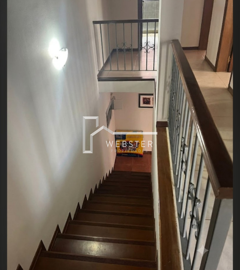 Casa ID.2962 - Casa en alquiler anual a solo 100 metros de Playa Brava de 4 dormitorios 