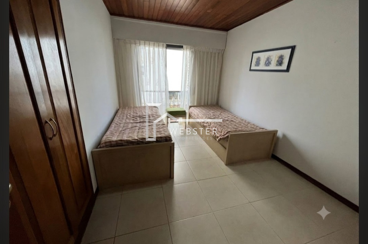 Casa ID.2962 - Casa en alquiler anual a solo 100 metros de Playa Brava de 4 dormitorios 
