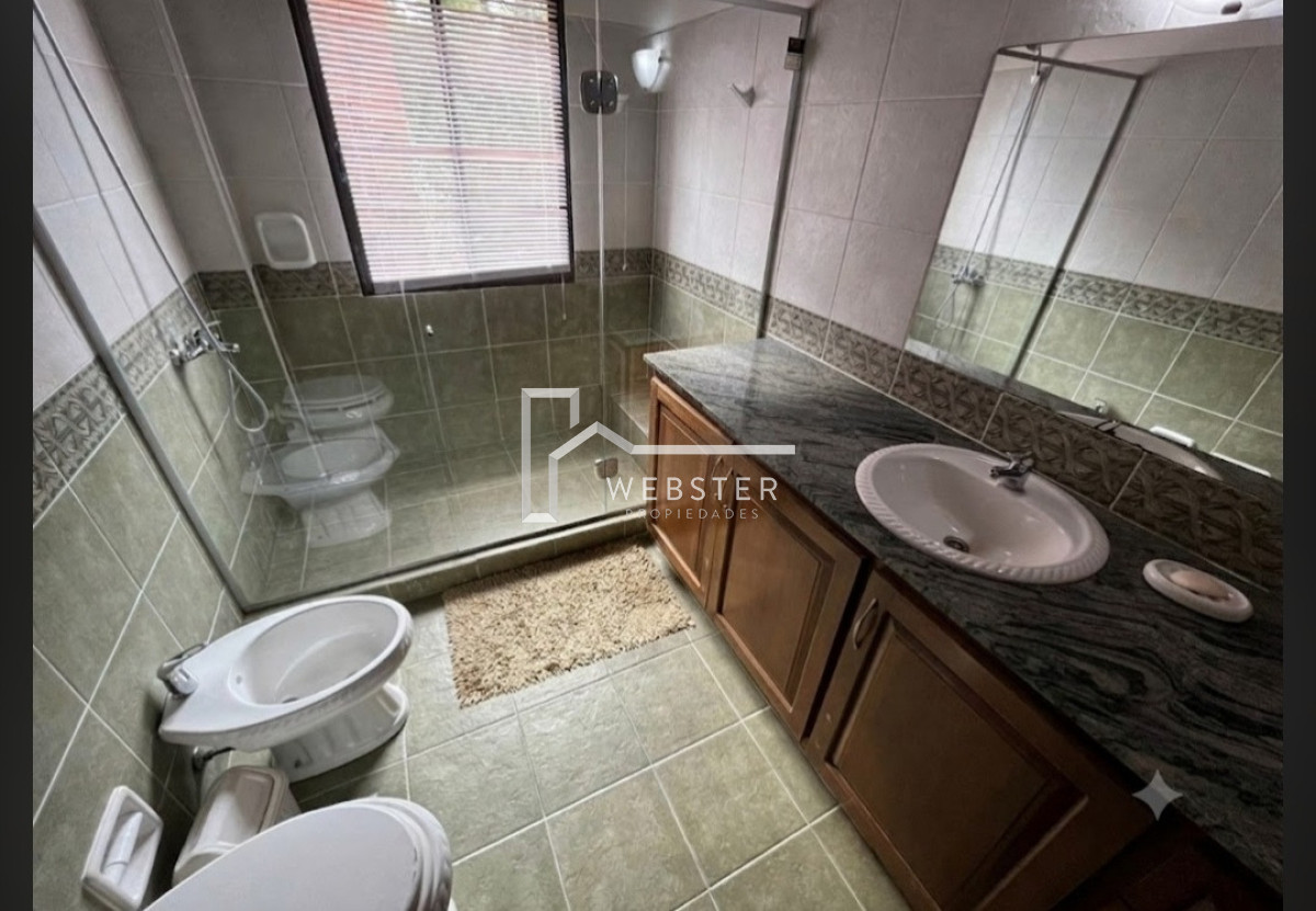 Casa ID.2962 - Casa en alquiler anual a solo 100 metros de Playa Brava de 4 dormitorios 