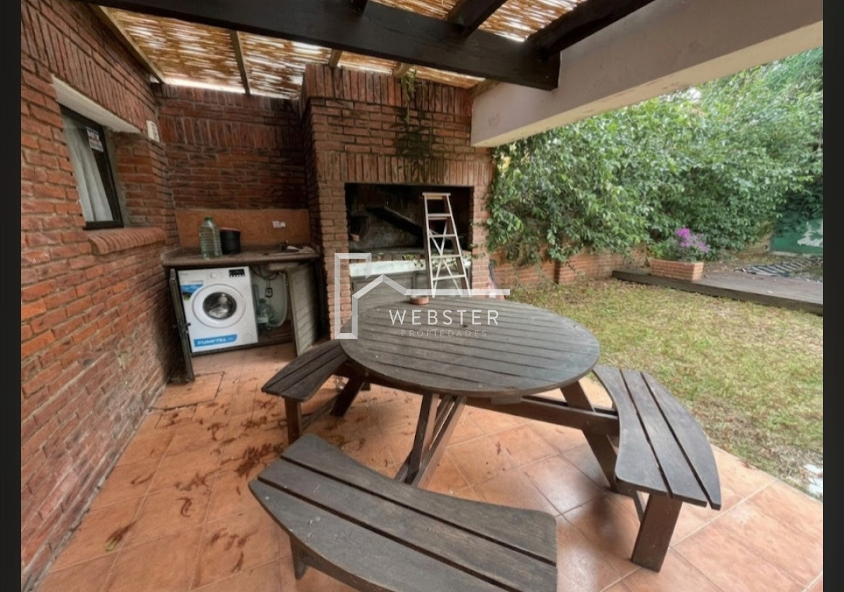 Casa ID.2962 - Casa en alquiler anual a solo 100 metros de Playa Brava de 4 dormitorios 