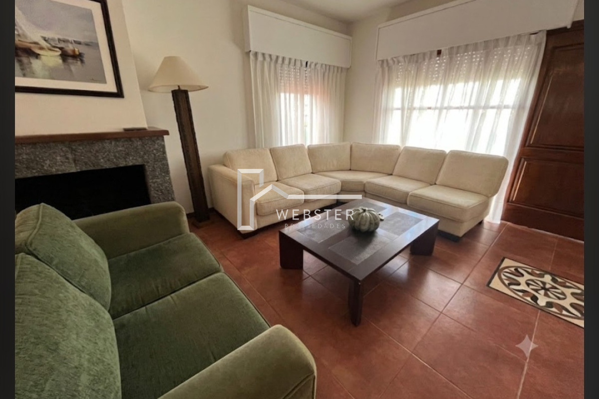 Casa ID.2962 - Casa en alquiler anual a solo 100 metros de Playa Brava de 4 dormitorios 