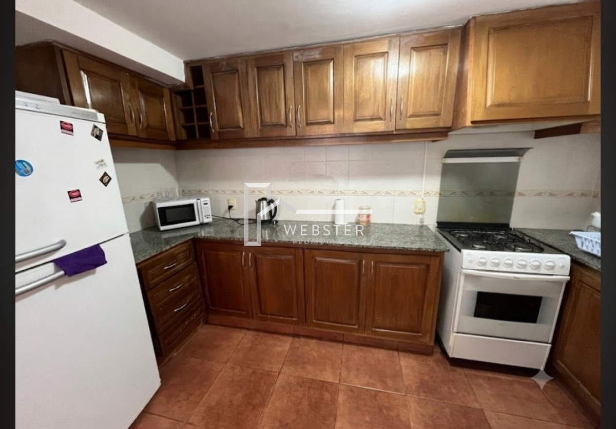 Casa ID.2962 - Casa en alquiler anual a solo 100 metros de Playa Brava de 4 dormitorios 