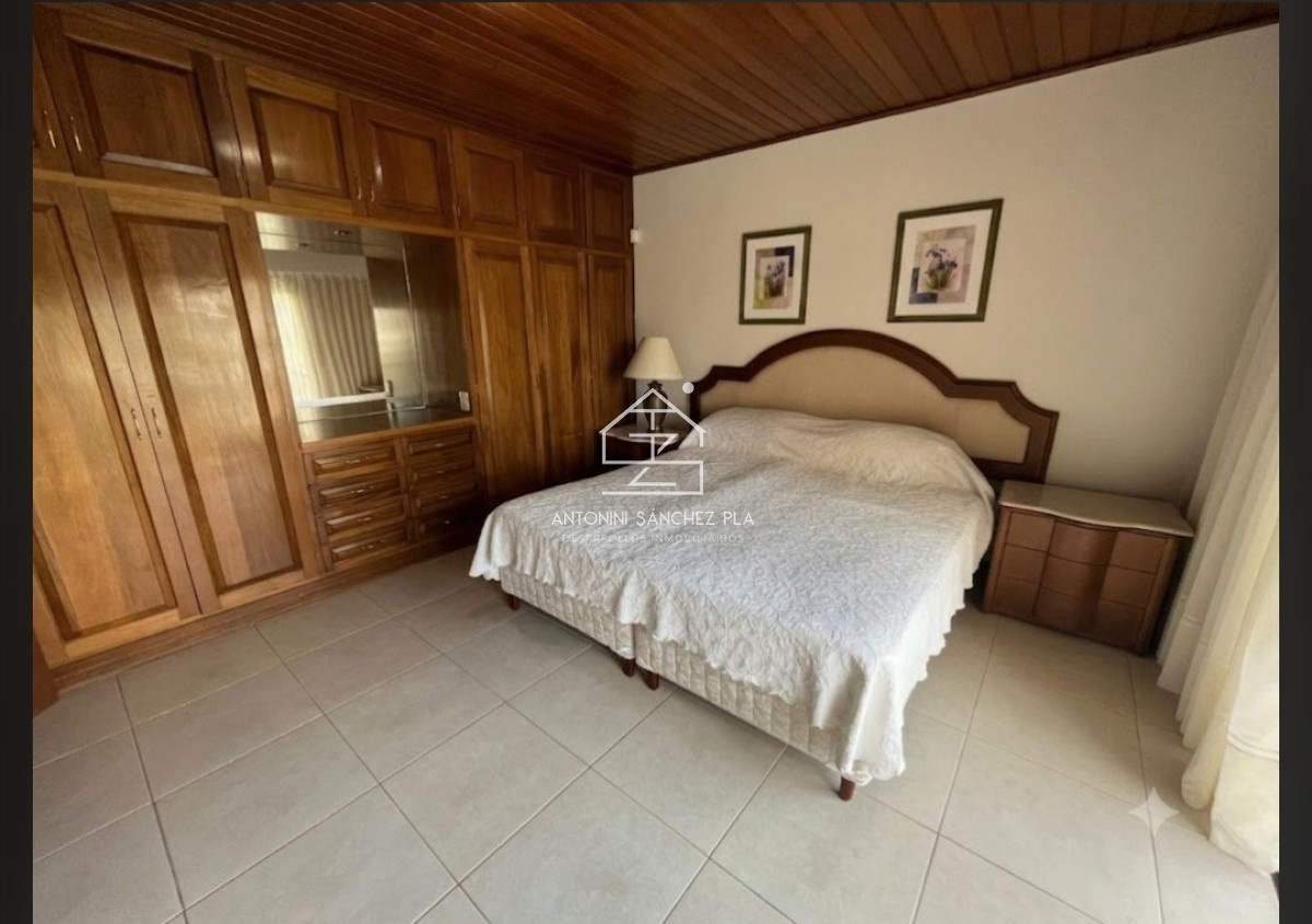 Casa ID.4786 - Casa en alquiler anual a solo 100 metros de Playa Brava de 4 dormitorios 