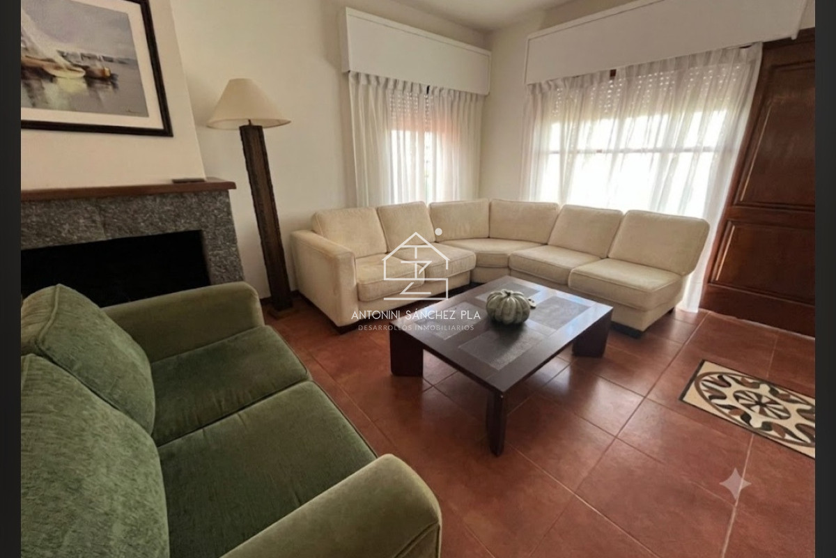 Casa ID.4786 - Casa en alquiler anual a solo 100 metros de Playa Brava de 4 dormitorios 