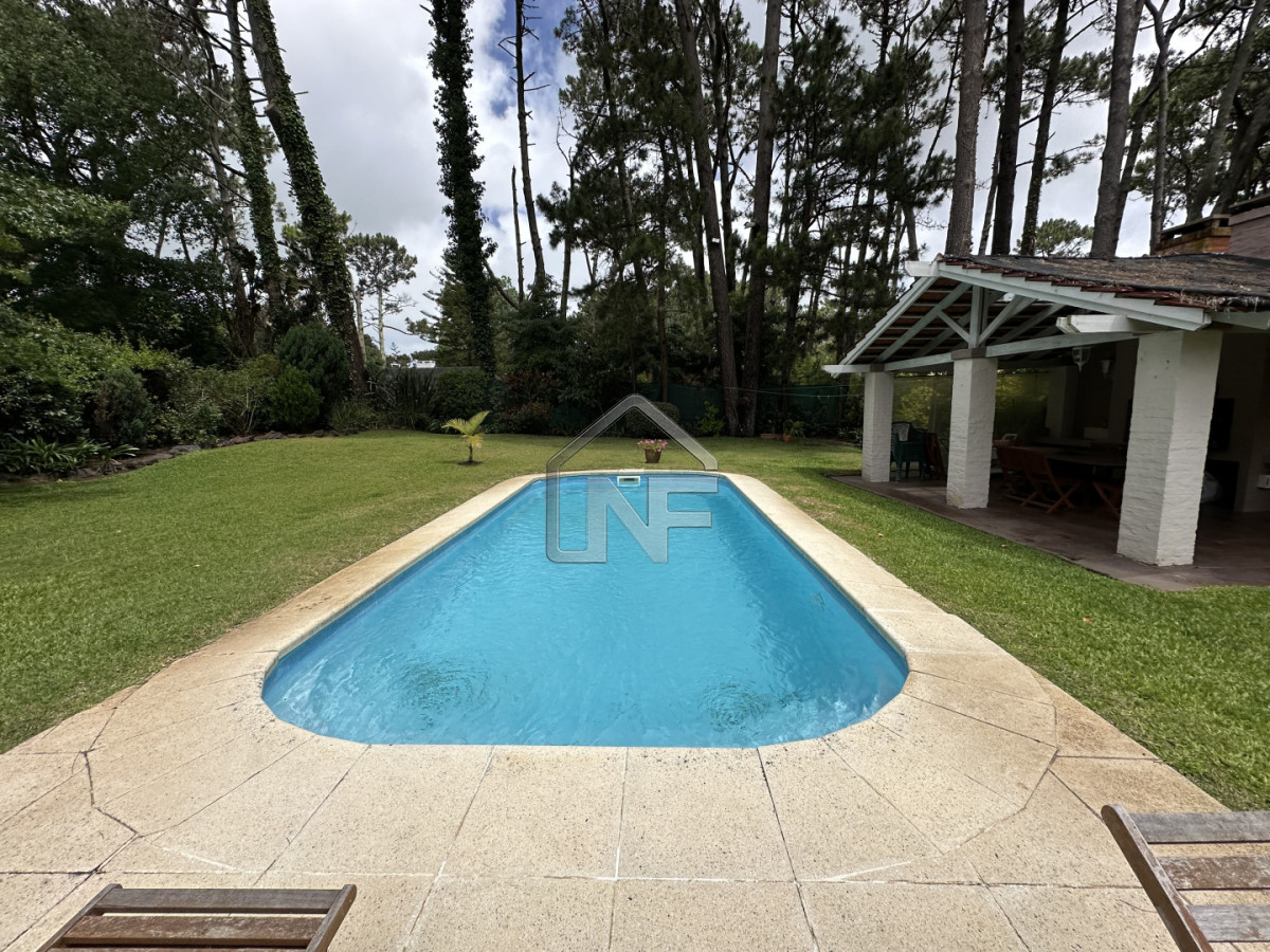 Casa ID.189 - Casa en alquiler enero de 4 dormitorios en Punta del Este 