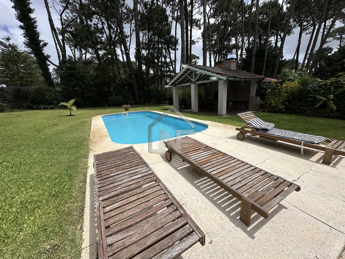 Casa ID.189 - Casa en alquiler enero de 4 dormitorios en Punta del Este 