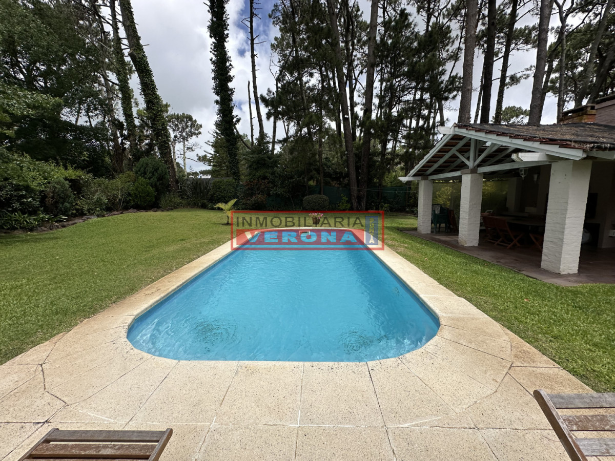 Casa en alquiler enero de 4 dormitorios en Punta del Este  - Inmobiliaria Verona Punta