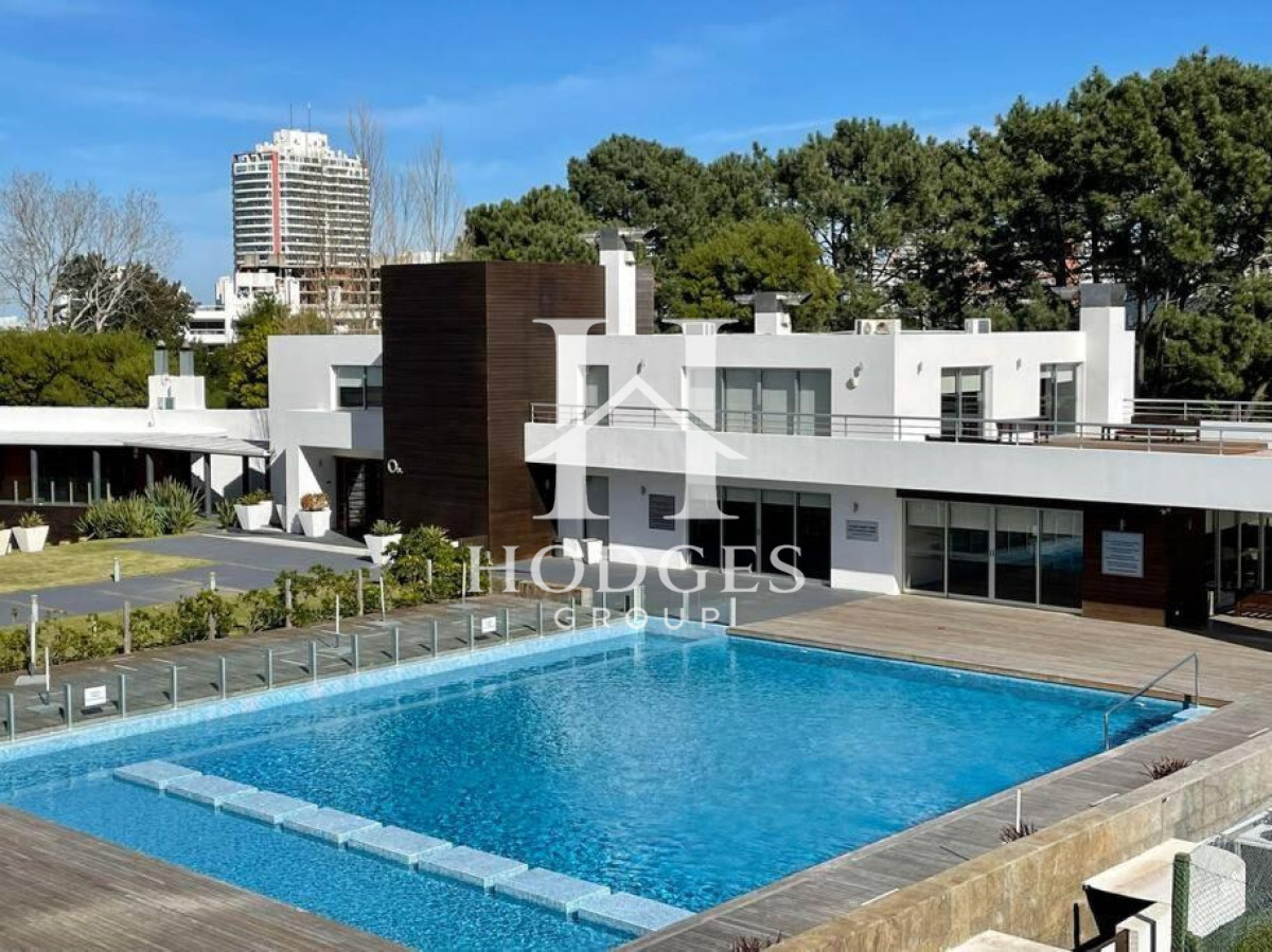 Apartamento ID.561 - Amplio apartamento en Punta del Este, a pasos del mar