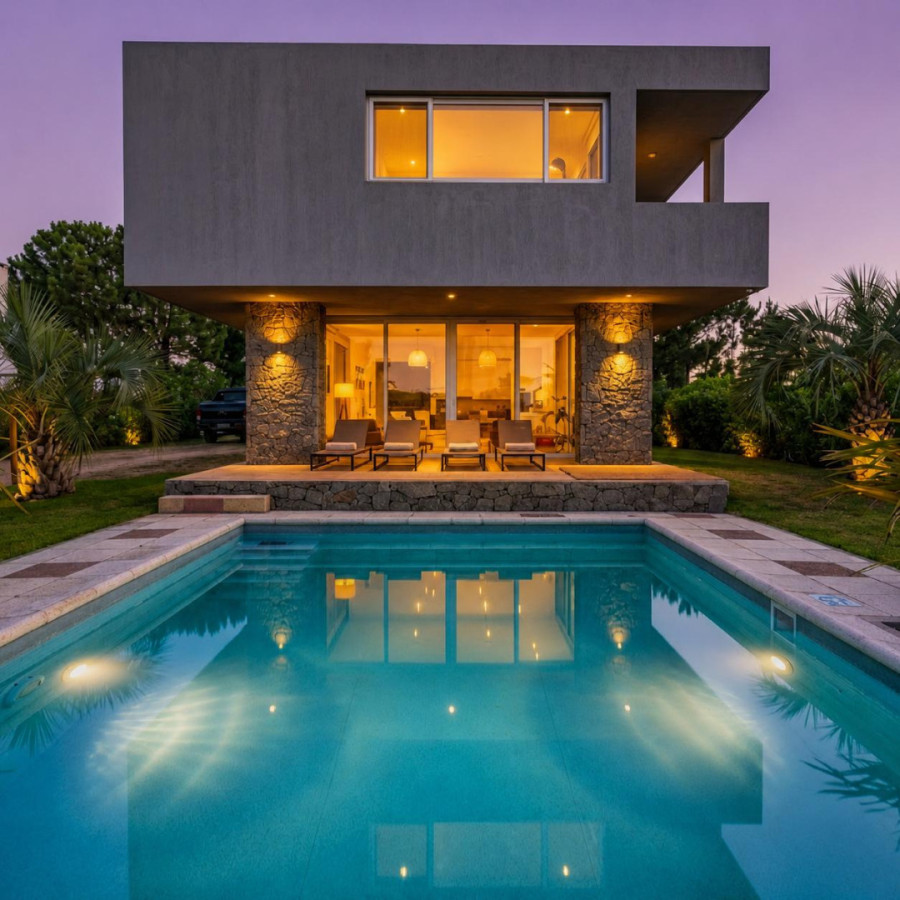 CASA EN VENTA A 50M DEL MAR 