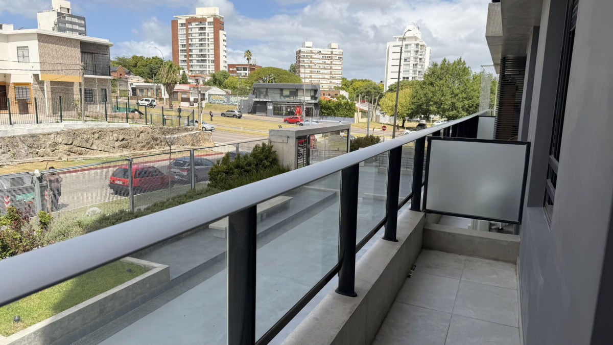Apartamento ID.7 - MONOAMBIENTE AMOBLADO EN MALVÍN, BALCÓN, SEGURIDAD 24 HS - CERCA DE LA RAMBLA